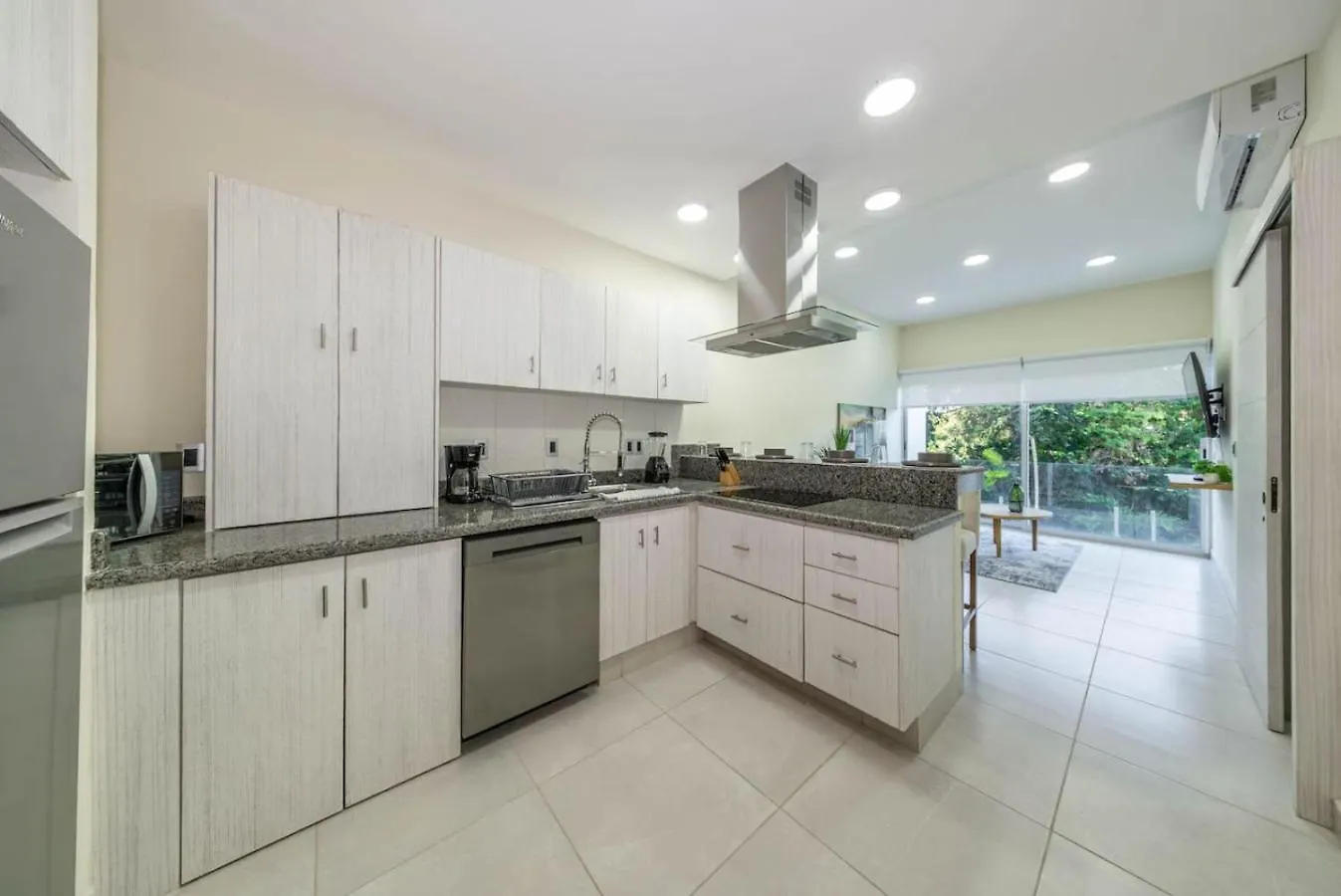 Holiday home 2 Bd Suite W Private Balcony, Gym And Rooftop Pool Playa del Carmen Mexico