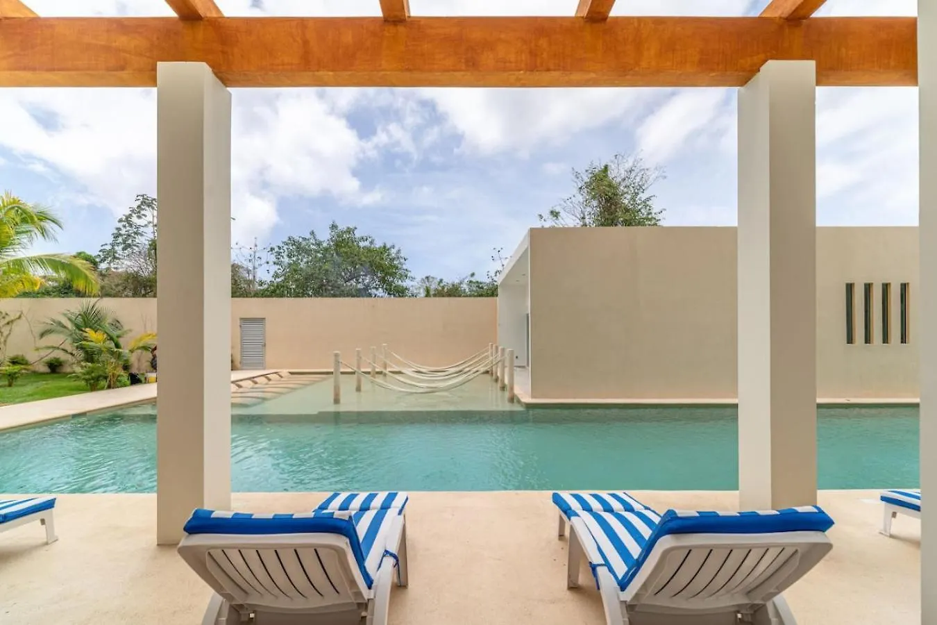 2 Bd Suite W Private Balcony, Gym And Rooftop Pool Playa del Carmen Holiday home