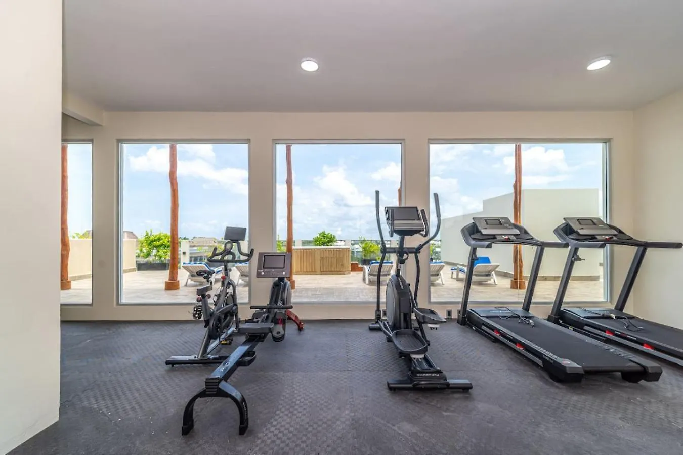 2 Bd Suite W Private Balcony, Gym And Rooftop Pool Playa del Carmen Holiday home