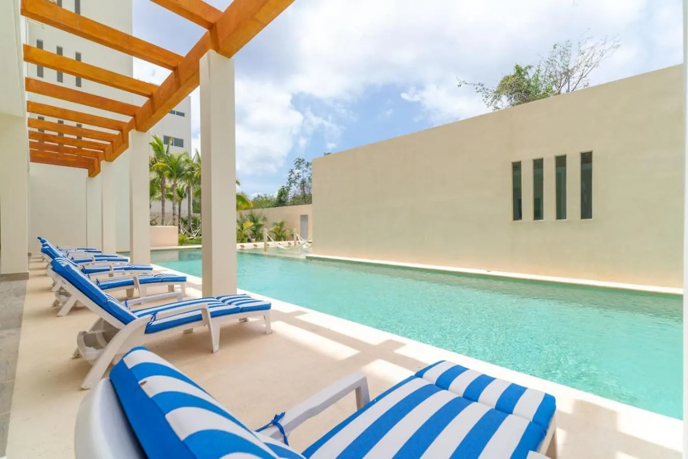 2 Bd Suite W Private Balcony, Gym And Rooftop Pool Playa del Carmen