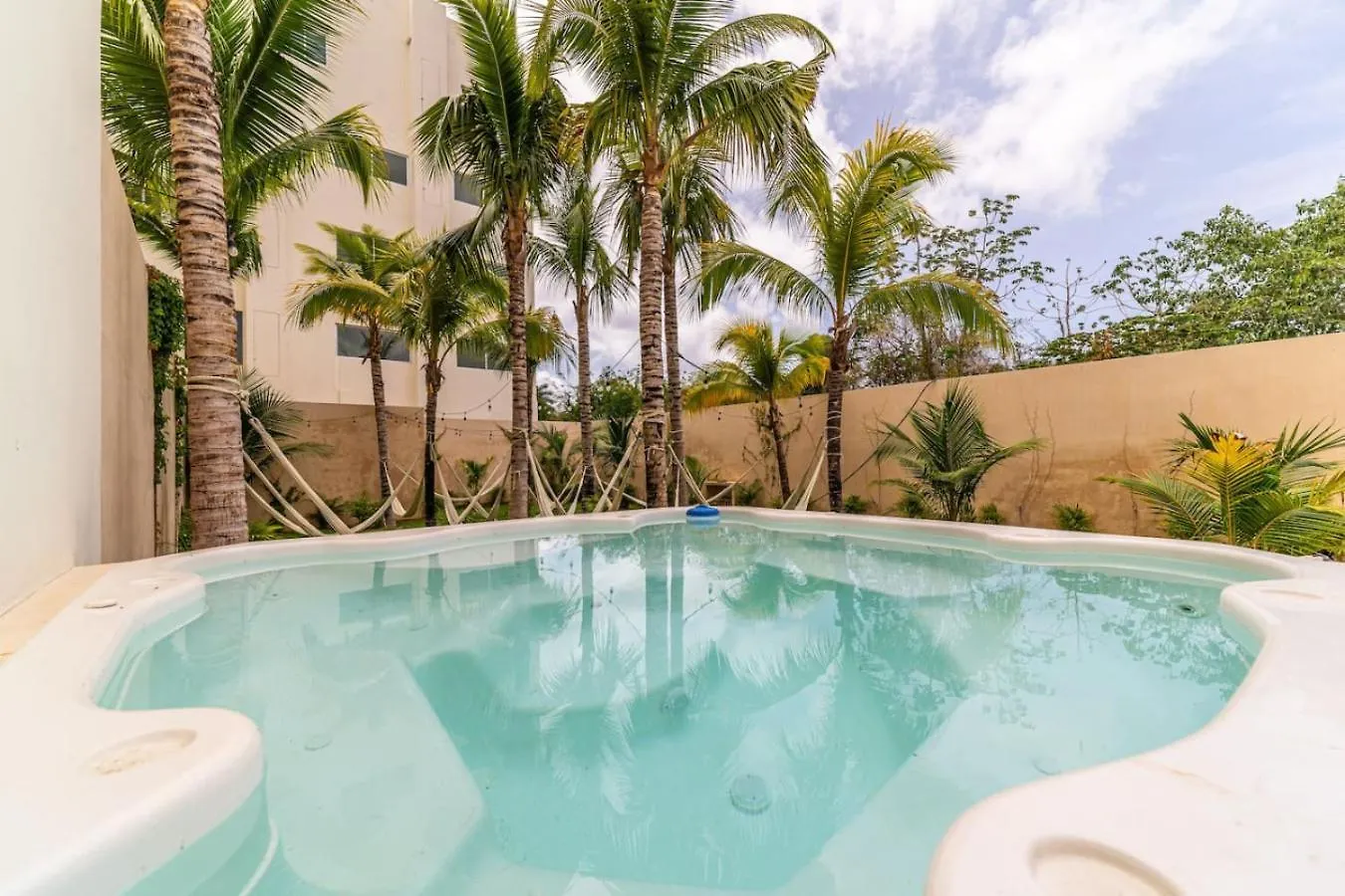 Holiday home 2 Bd Suite W Private Balcony, Gym And Rooftop Pool Playa del Carmen