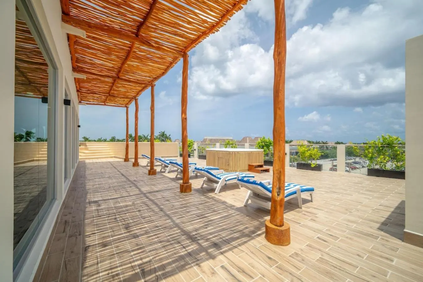 2 Bd Suite W Private Balcony, Gym And Rooftop Pool Playa del Carmen Holiday home