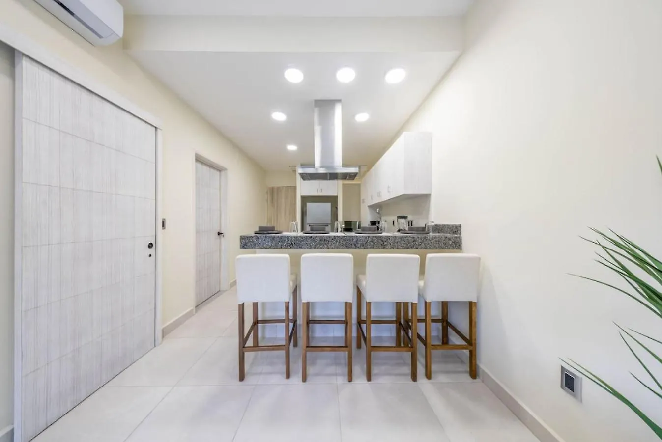 2 Bd Suite W Private Balcony, Gym And Rooftop Pool Playa del Carmen