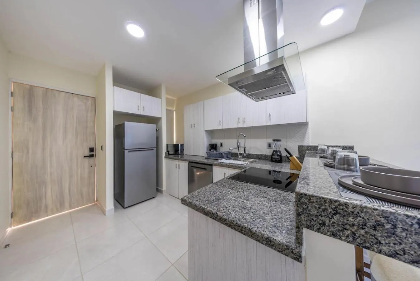 2 Bd Suite W Private Balcony, Gym And Rooftop Pool Playa del Carmen Holiday home