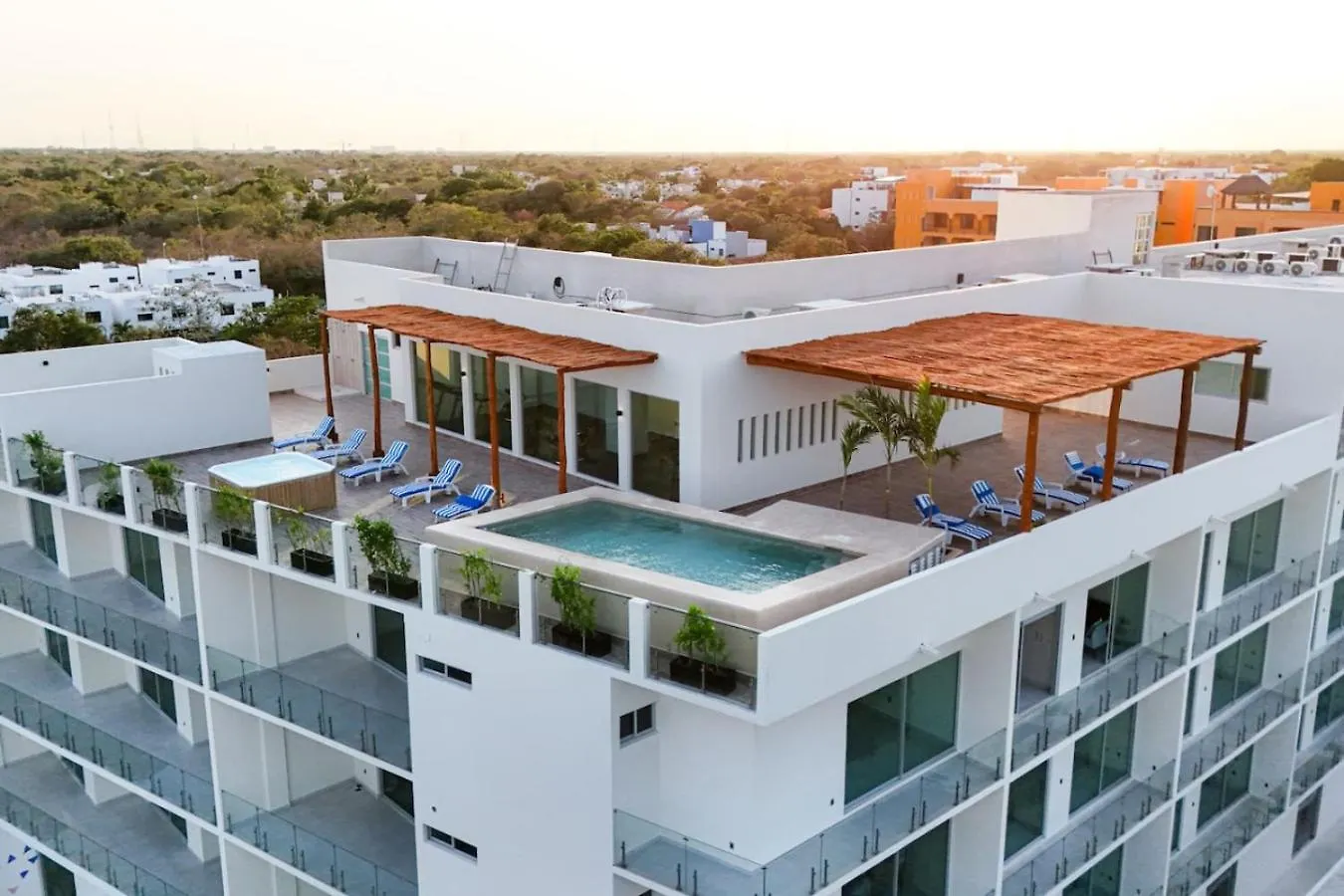 Holiday home 2 Bd Suite W Private Balcony, Gym And Rooftop Pool Playa del Carmen Mexico